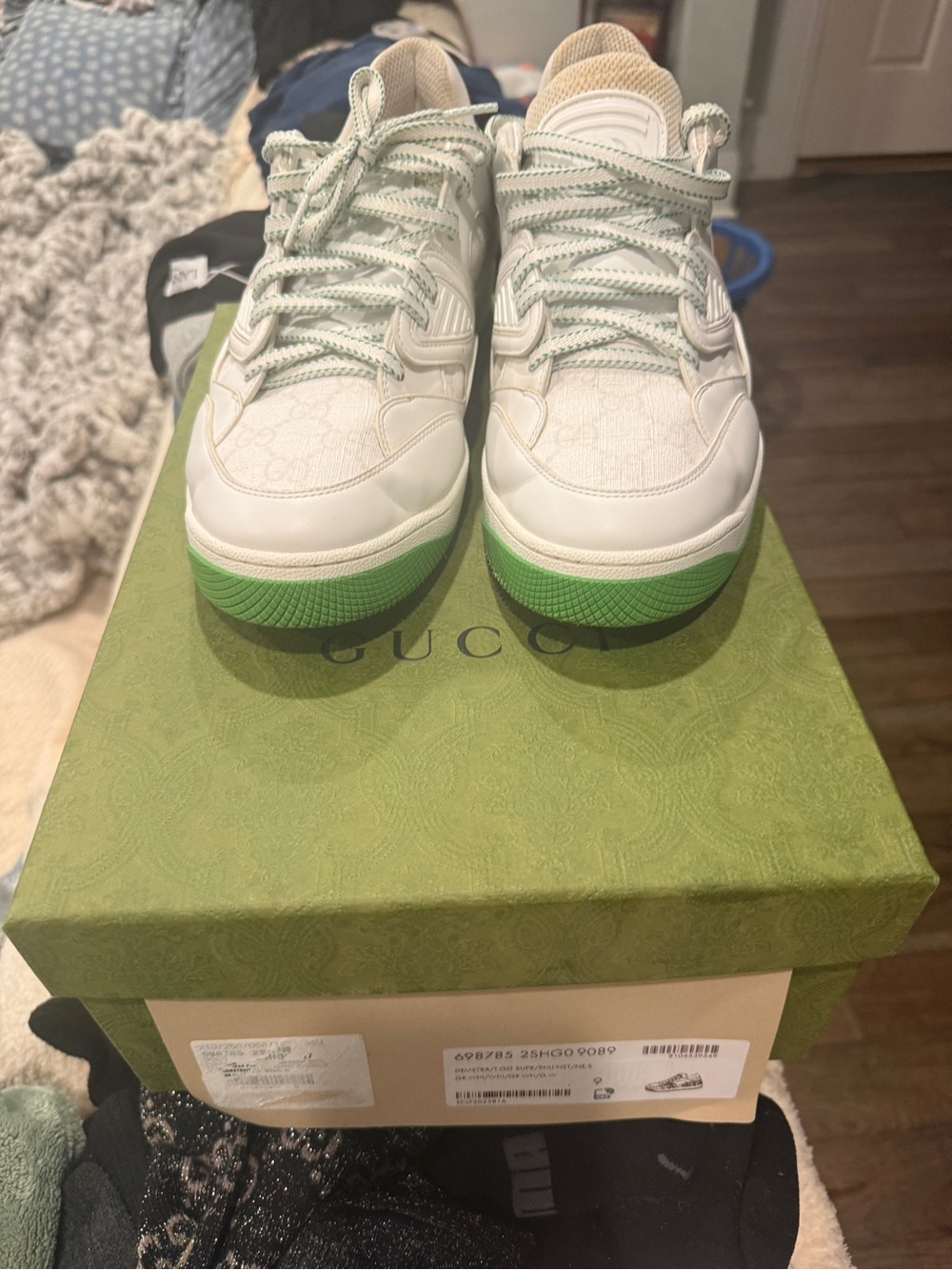 Gucci White Low-Top Sneakers with Mint Accents - Picture 10 of 10